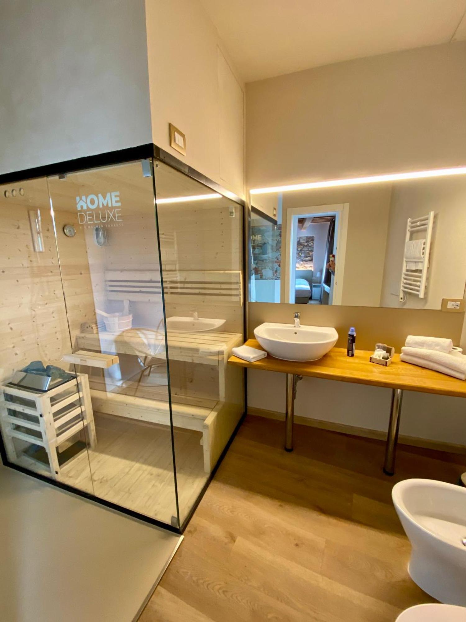 Suite with Hot Tub