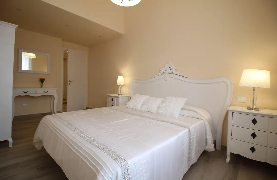 Lucca In Chic - No Ztl, Free Parking, Priv Bath, Old City 550M-1