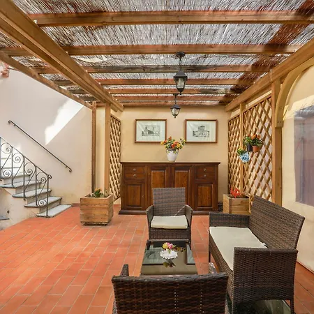 Antica Residenza Santa Chiara -City Center-3