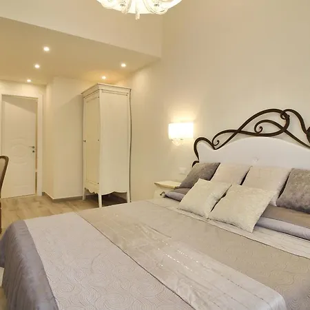 Lucca In Chic - No Ztl, Free Parking, Priv Bath, Old City 550M-3